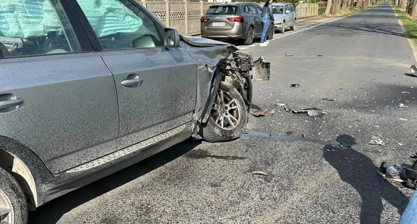 Poszkodowany motocyklista i strażak