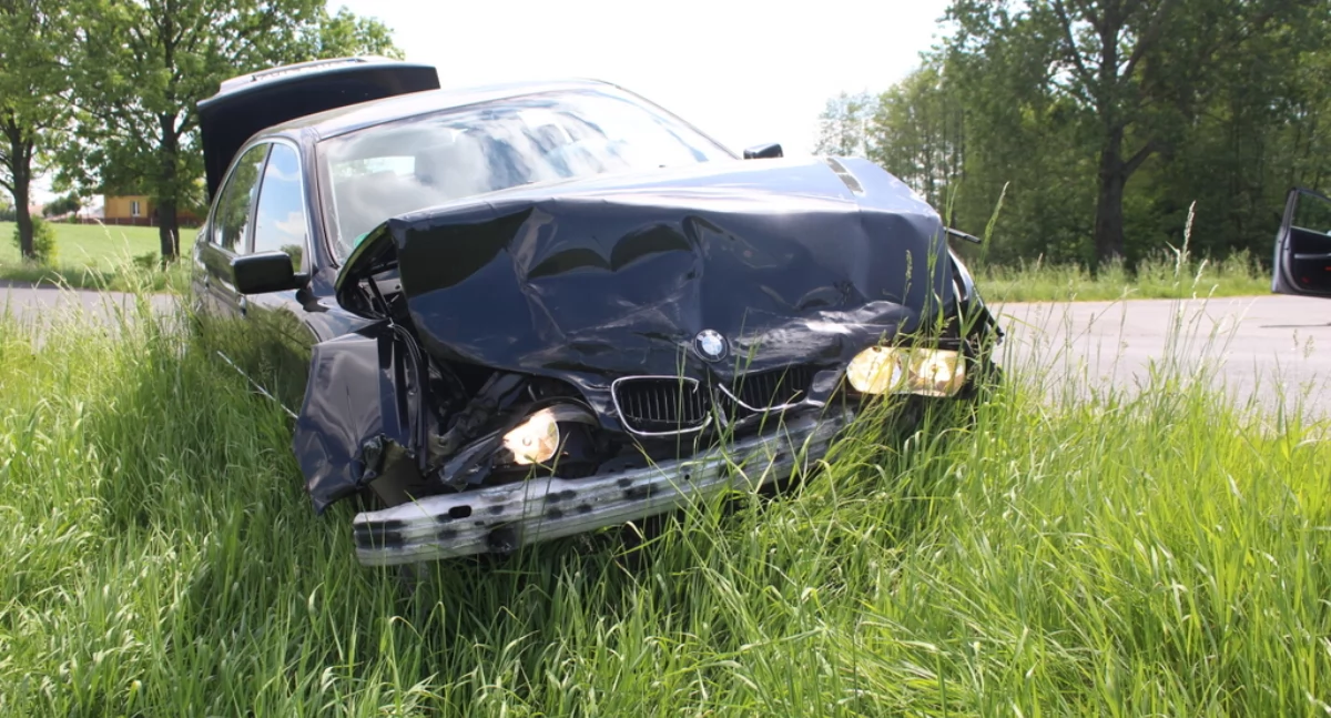Jeden w bmw, drugi na rowerze. Obaj pijani