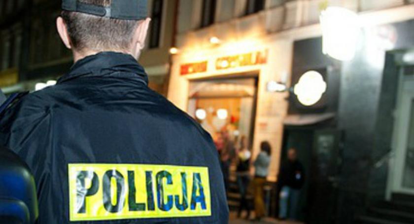 Policjanci uratowali mężczyznę przed zamarznięciem