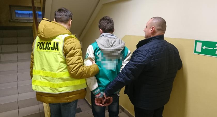 Młody mężczyzna złapany z narkotykami