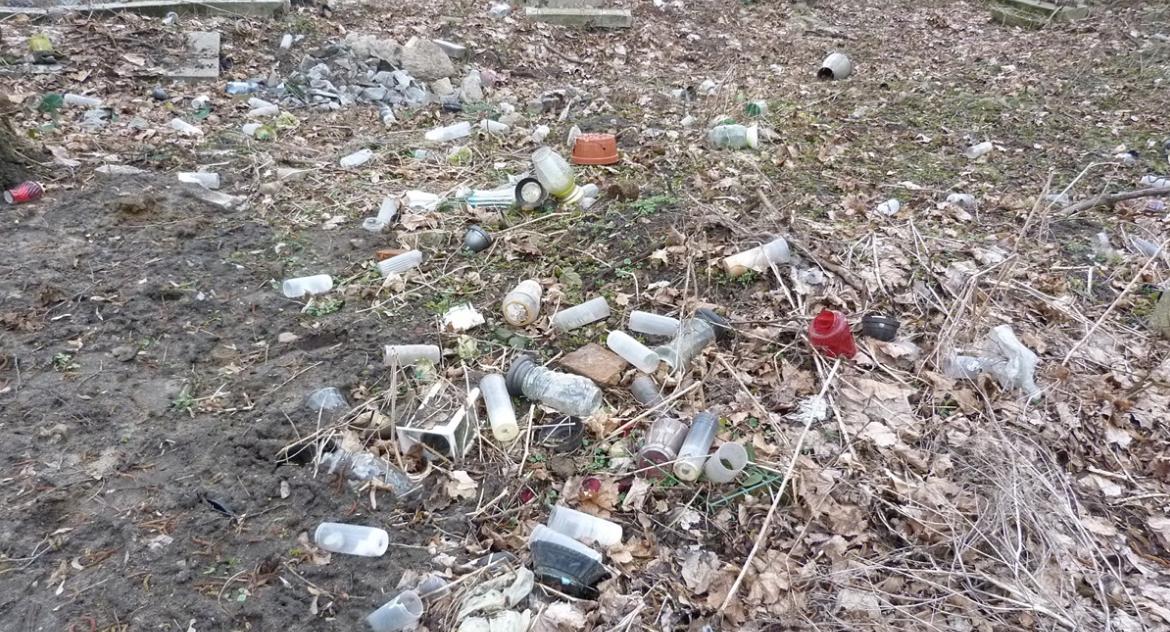 Śmieci na cmentarzu: „Gorzej niż zwierzęta”