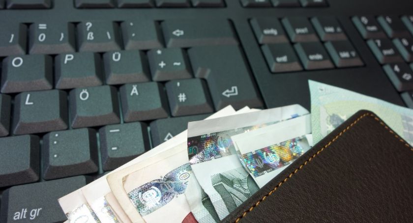 Wyłudzała pieniądze na dane wujka