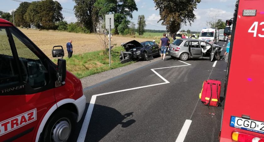 Wypadek w Pląchotach, pięć osób rannych, droga była zablokowana