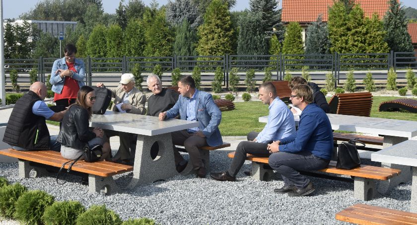 Sitno pięknieje