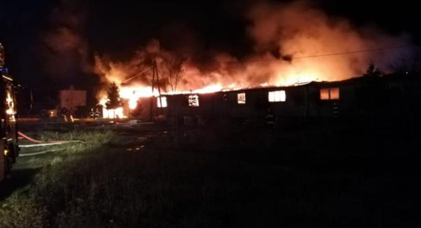 Pożar hali i milionowa strata