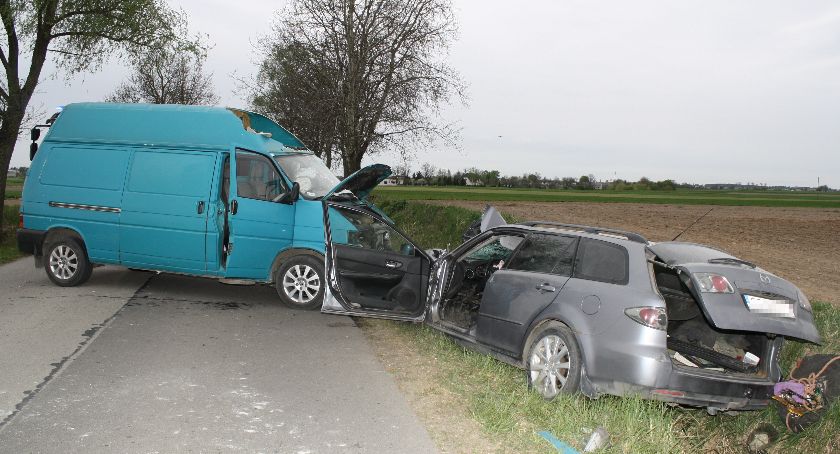 Czołowe zderzenie w Miliszewach. 38-latek w szpitalu