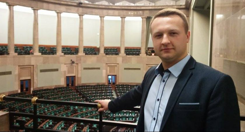 W sejmie z Macierewiczem