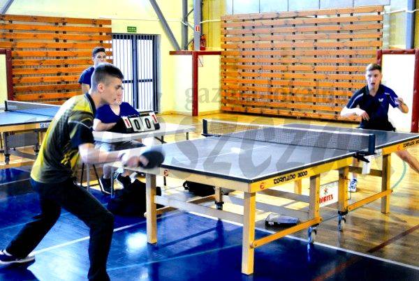 Indywidualne mistrzostwa powiatu w tenisie stołowym szkół średnich