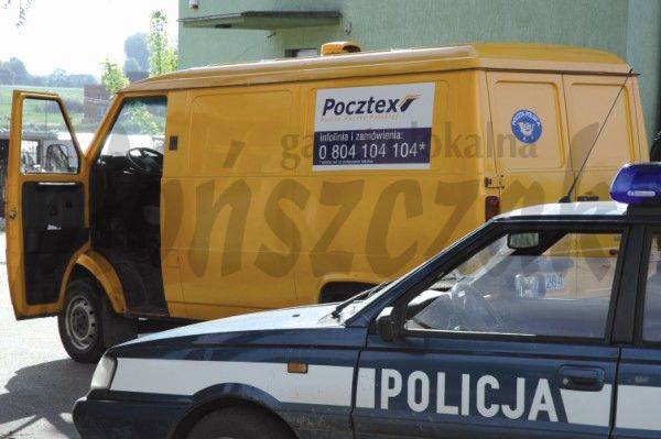 Bandyci zrabowali pocztową furgonetkę
