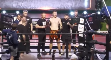 Włodarski z debiutancką zawodową wygraną!