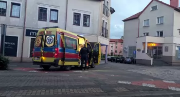 [WIDEO] Potrącenie kobiety na ul. Wojska Polskiego w Złotowie. Na miejscu pracują służby