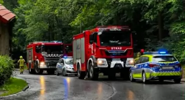 Wypadek rowerzystów na ul. Piastowskiej w Szklarskiej Porębie. Jeden z nich z poważnym urazem głowy trafił do szpitala