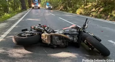 Dwa groźne zdarzenia drogowe w powiecie karkonoskim. Policja apeluje o ostrożność