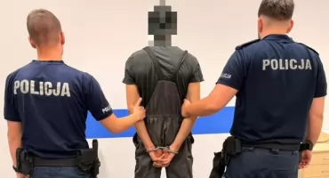 Pościg zakończył się na stacji paliw. 21-latek miał trzy zakazy prowadzenia pojazdów i narkotyki