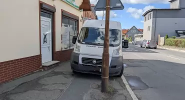 Mistrzowie Parkowania myślą tylko o sobie. Kolejne przypadki fatalnego parkowania w mieście