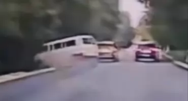Groźnie wyglądająca kolizja na DW240. Obaj kierowcy zostali ukarani [WIDEO]
