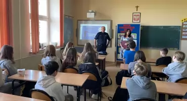 Policjanci w szkołach o ochronie dzieci i młodzieży przed przemocą