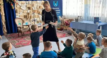 Magia książek i uśmiechów – spotkanie autorskie z Magdaleną Bernat-Protaziuk w Krasnem