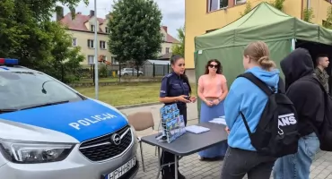 Policjanci z Przasnysza zachęcali do wstąpienia do służby. Promowali zawód podczas Festiwalu Zawodów