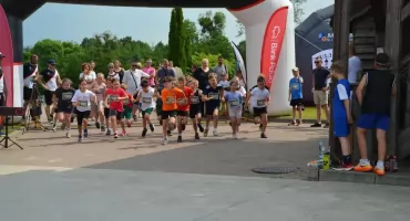 Cross Spod Wiatraka 2026. Biegacze zmierzyli się z upałem i wymagającą trasą