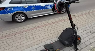 15-latek pędził hulajnogą 61 km/h. Niebezpieczna jazda zakończy się w sądzie rodzinnym