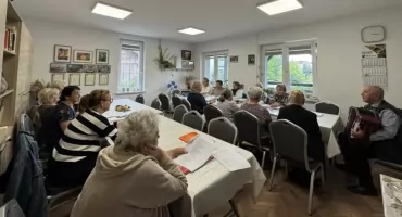 Seniorzy z gminy Czernice Borowe rozpoczęli muzyczną przygodę. Ruszyły zajęcia wokalne