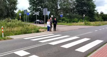 Bezpieczniej na drogach Powiatu Przasnyskiego. Nowe przejścia dla pieszych już służą mieszkańcom
