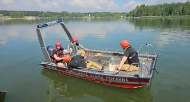 Strażacy ćwiczyli na Zalewie Sosina. Sprawdzali nową łódź i sonar