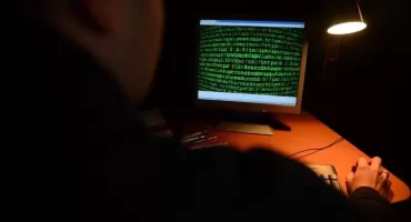 PKO BP ostrzega przed fałszywymi wiadomościami. Oszuści próbują wyłudzać dane klientów