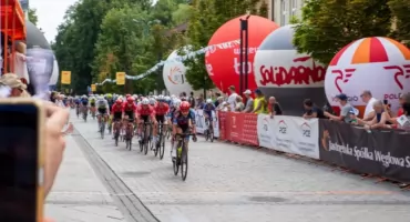 Rynek w Jaworznie metą 5. etapu 37. Międzynarodowego Wyścigu Kolarskiego Solidarności i Olimpijczyków