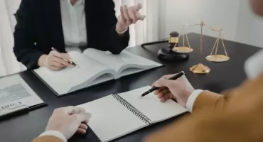 Czy przedsiębiorca powinien konsultować każdą umowę z prawnikiem?