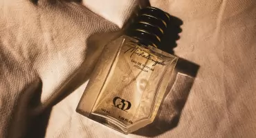 Męski zapach na co dzień i na wyjątkowe okazje – sprawdź propozycje perfum męskich w Paryskie.pl