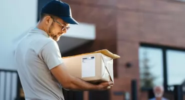 Jaka drukarka do etykiet kurierskich sprawdzi się w lokalnym e-commerce?