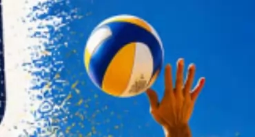 Siatkówka plażowa w wakacyjnym klimacie – turniej w Będominie