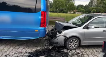 Jeden uderzył w dostawczaka. Drugiego zdradził styl jazdy