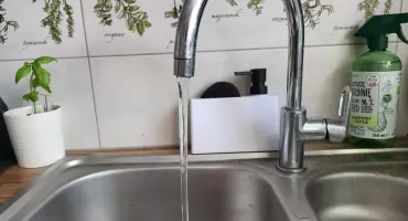 PILNE! Sanepid wydał nowy komunikat. Woda nadal nie nadaje się do picia na dwóch osiedlach