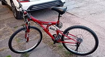 KOŃSKIE. Sprzed sklepu odjechał rower. Pojechał na nim złodziej, nie właściciel