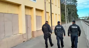 KOŃSKIE. Policjanci i funkcjonariusze Straży Ochrony Kolei sprawdzali infrastrukturę kolejową