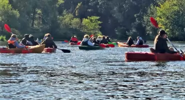 KOŃSKIE, SPAŁA, INOWŁÓDZ. Spływ kajakowy uczniów ZSP nr 2 w Końskich. Zaślubiny z Pilicą