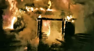 STĄPORKÓW. Pożar dwóch domów. Dwie osoby przewiezione do szpitala