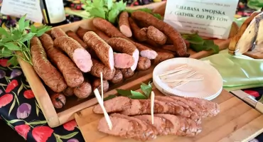 Kolejny sukces firmy rodzinnej spod Końskich! Kiełbasa swojska z Gatnik z prestiżową nagrodą Perła 2025!