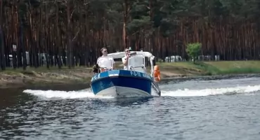 POWIAT KONECKI. Piją alkohol i rowerkami pływają na wodzie, a po drogach gnają autami