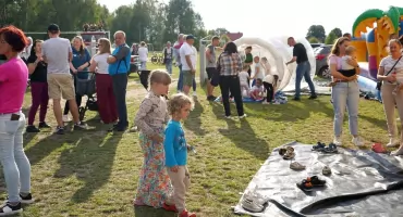 Festyn Rodzinny w Bębnowie. Charytatywne popołudnie pełne wspólnej zabawy i atrakcji [ZDJĘCIA]