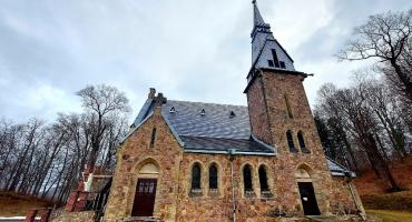 Kościół w Dąbrowicy - Sanktuarium Matki Bożej Jasnogórskiej Uzdrowienia Chorych 