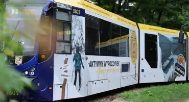 Tramwaj Polany Jakuszyckiej wyjechał na ulice Wrocławia. Ma zachęcać do aktywnego wypoczynku przez cały rok
