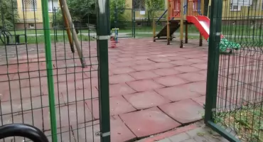 Czy taki plac zabaw przeszedł pozytywnie inwentaryzacje