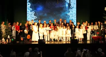 KOLĘDY I PASTORAŁKI NA DESKACH DOMU KULTURY 