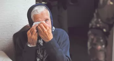 Policjanci pomogli starszej, schorowanej kobiecie