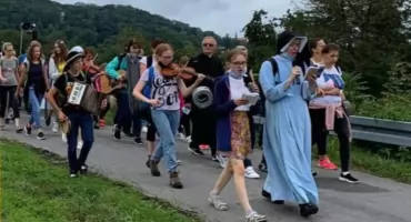 Piesza Pielgrzymka Rodzin z Jachówki do Kalwarii Zebrzydowskiej.