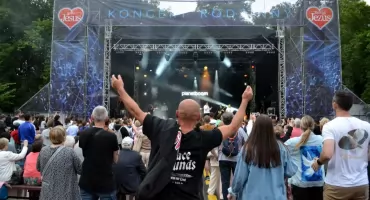 „Bogu niech będą dźwięki”. Wyjątkowa atmosfera w Parku Zamkowym na koncercie Bądź jak Jezus w Mysłowicach [zdjęcia]